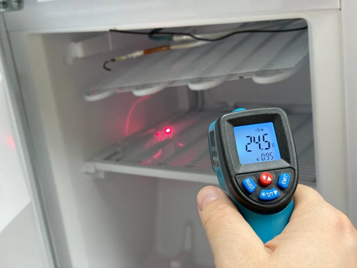 Измерение температуры в морозильном отделение с помощью ИК термометра.jpg