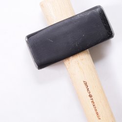 Кувалда с деревянной ручкой 1