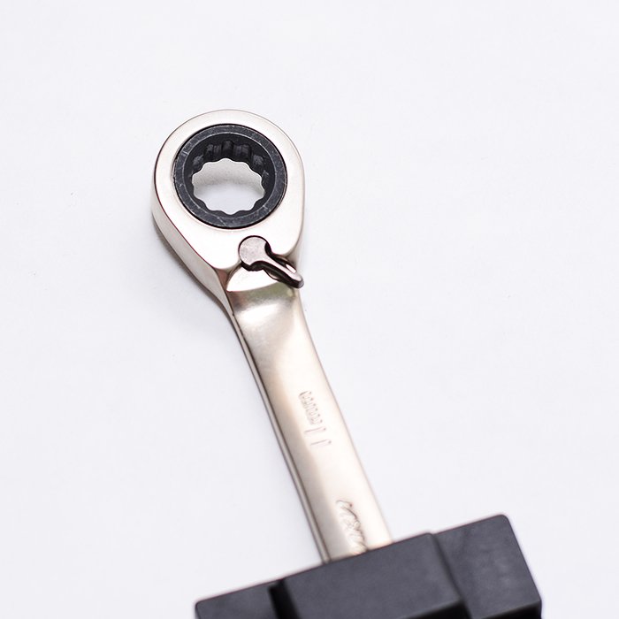 Ключ трещоточный с переключателем на 11 мм 1